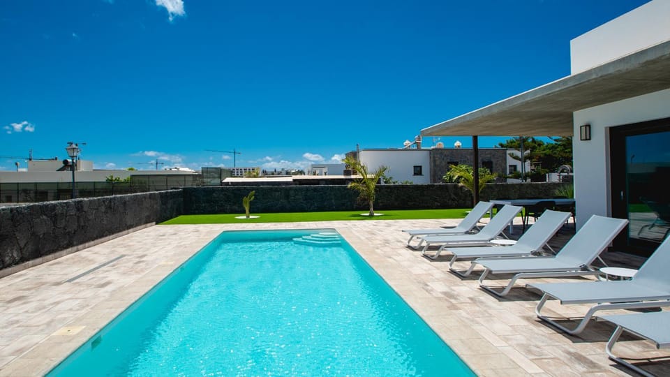 Swimming pool, Swimming pool