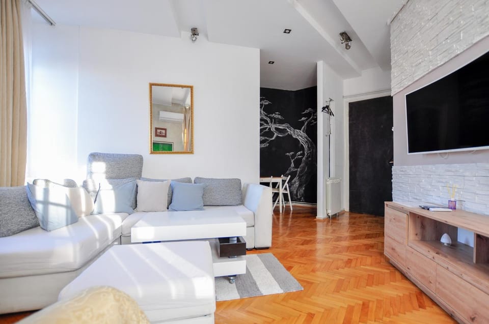 Communal lounge/ TV room, TV and multimedia, Living room, Seating area