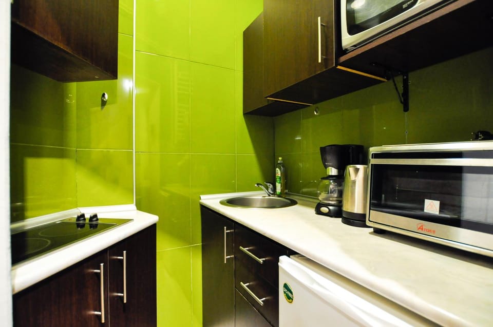 Coffee/tea facilities, Kitchen or kitchenette, oven, pet friendly, stove
