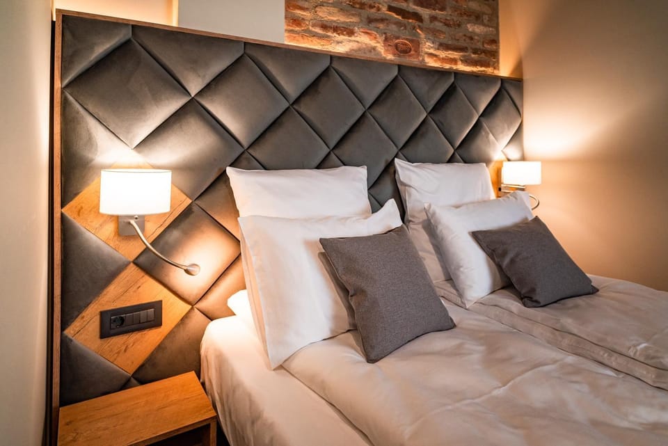 Property building, Bed, Photo of the whole room, Bedroom