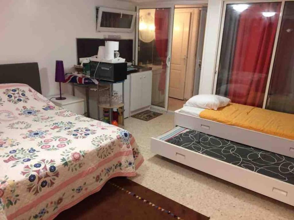 Studio indépendant à 15 min de Lyon et de vienne. Apartment in Auvergne-Rhône-Alpes