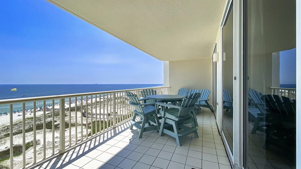 Bristol 1107-Beachfront Updated On-site Restaurants Resort Sleeps 9 Apartment in Alabama