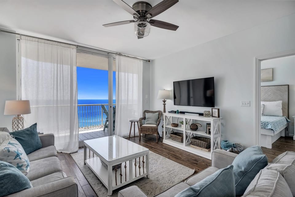 Bristol 1107-Beachfront Updated On-site Restaurants Resort Sleeps 9 Apartment in Alabama