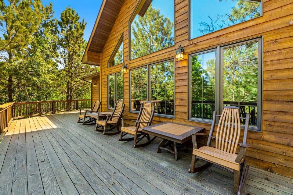 Lazy Bear Lodge House in North Lawrence