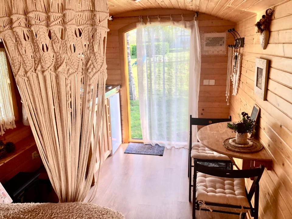 Roulotte La Chouette des Granges Country House in Nouvelle-Aquitaine