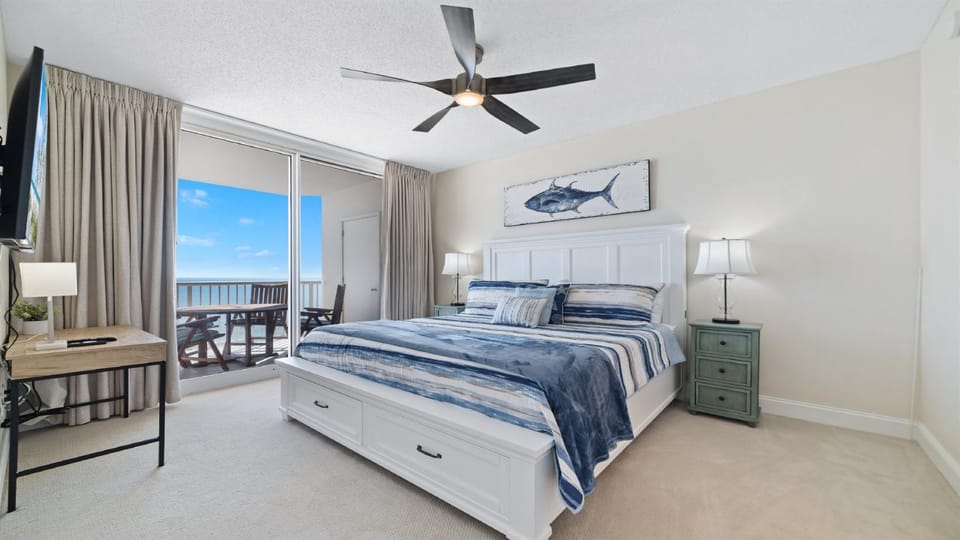 Bristol 1703 Beachfront Luxury-Stunning Views from the 17th Floor Balcony-Resort Apartment in Alabama