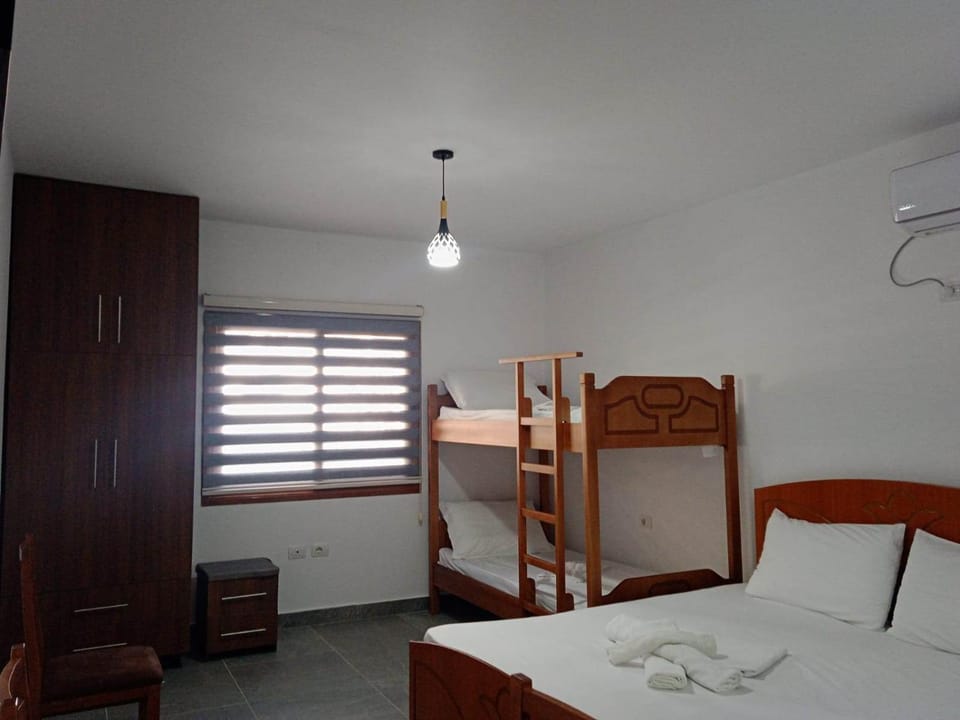 Villa Besnik, rooms for rent Apartment in Vlorë