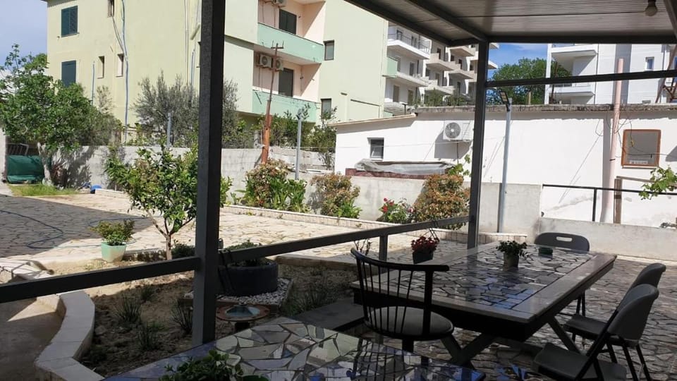 Villa Besnik, rooms for rent Apartment in Vlorë