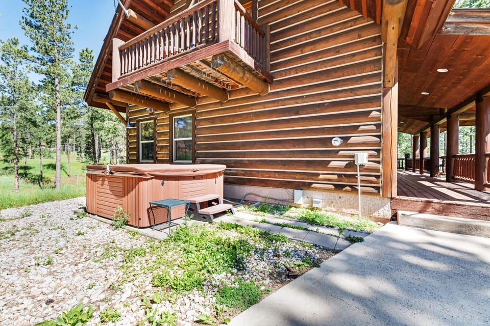 Boulder Ridge Lodge House in Pennington County