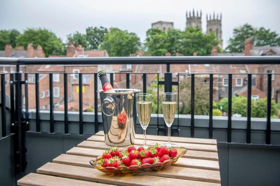 The Quadrant - The Carillon Suite Apartment in York