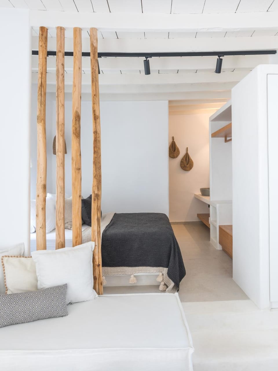 Bed, Seating area, Bedroom