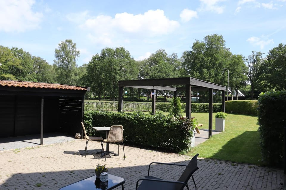 Property building, Patio, Spring, Day, BBQ facilities, Garden, Dining area, Garden view