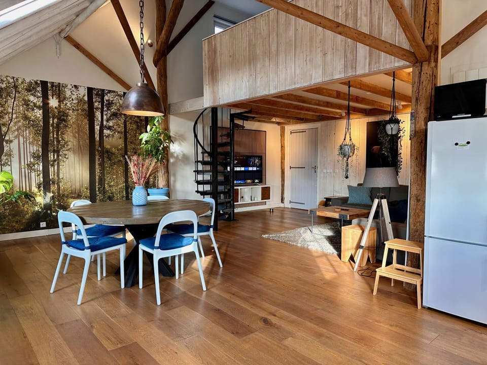 Patio, TV and multimedia, Living room, Seating area, Dining area, oven, stove, kitchen