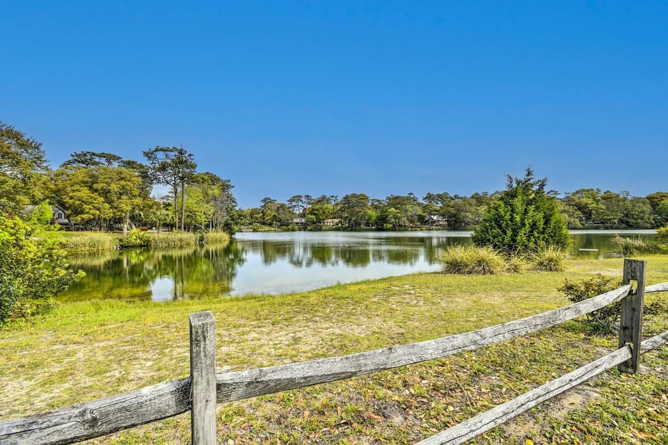 650 Feet to the Beach! Arcadian Shores Townhome House in South Carolina