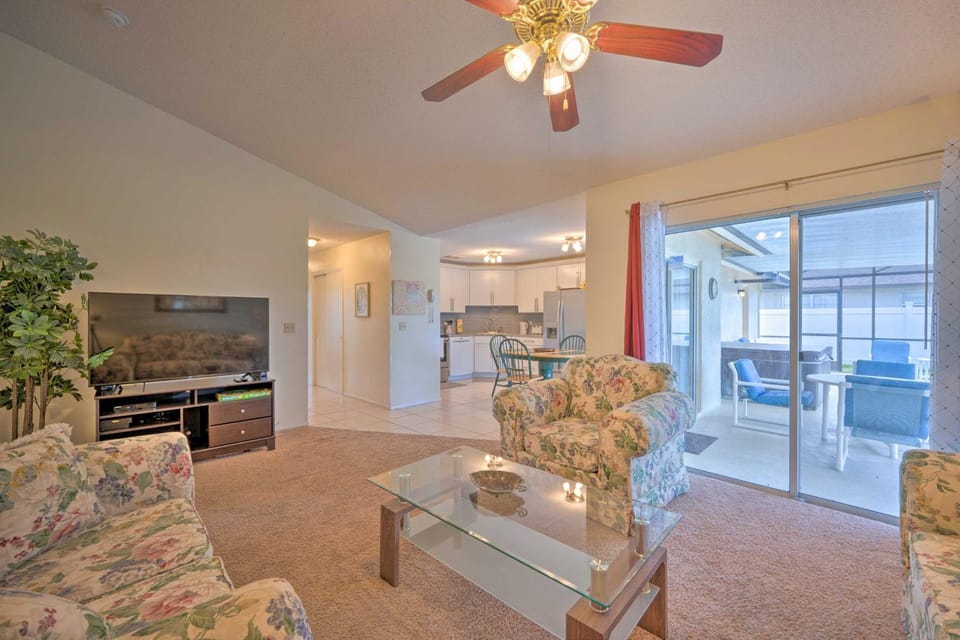 ~ 5 Mi to Theme Parks: Kissimmee Home w/ Pool House in Four Corners