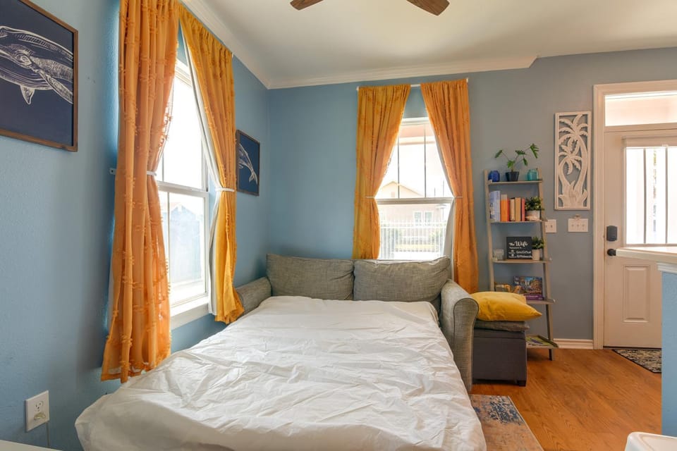 Walk to Beach: Family Home w/ Patio in Galveston House in Galveston Island