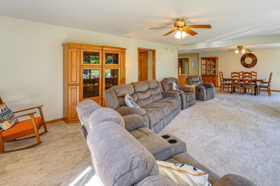 Kayaks & Boat Dock: Waterfront Home in Grove House in Ozark Mountains