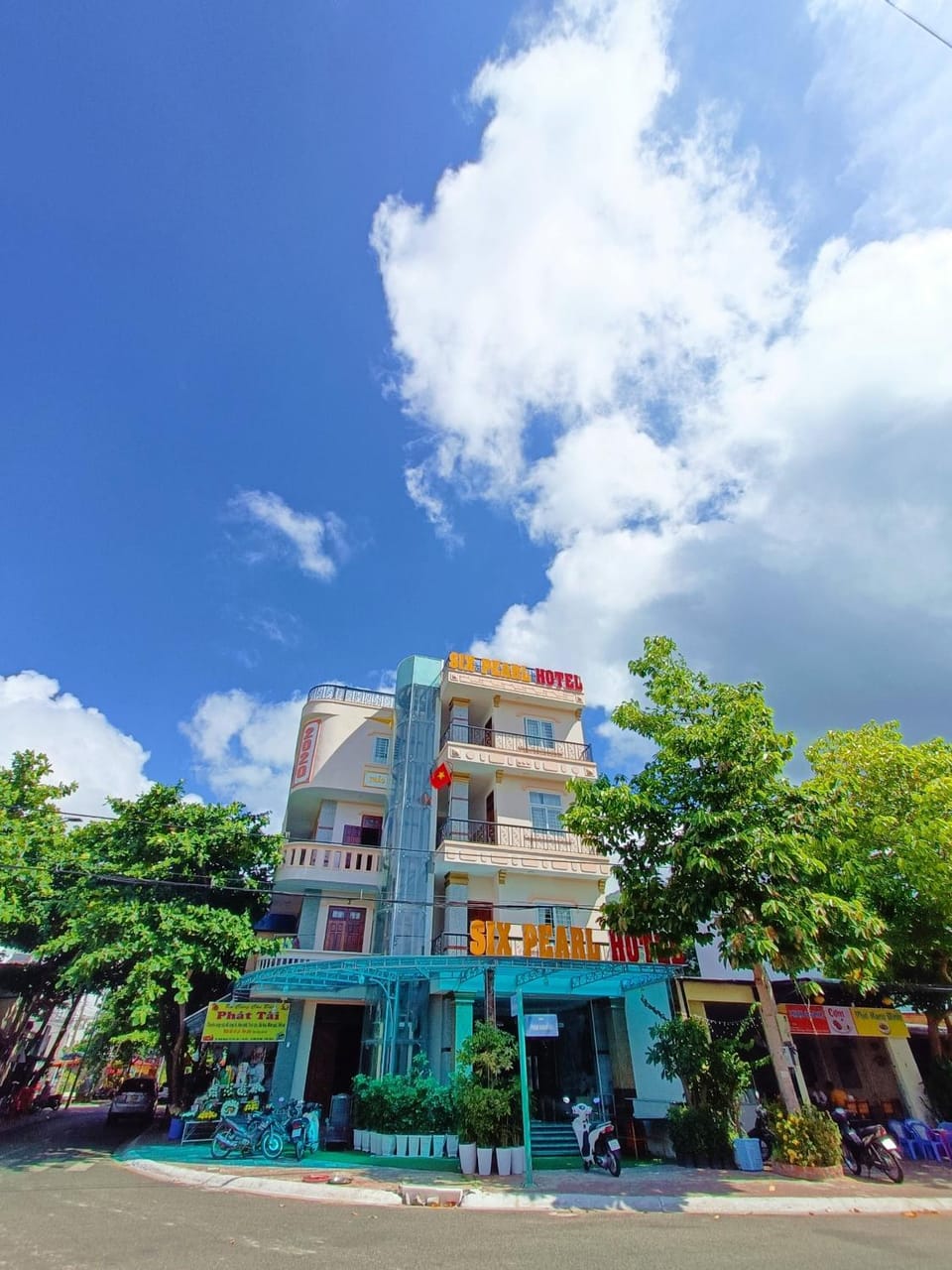 Property building, Day