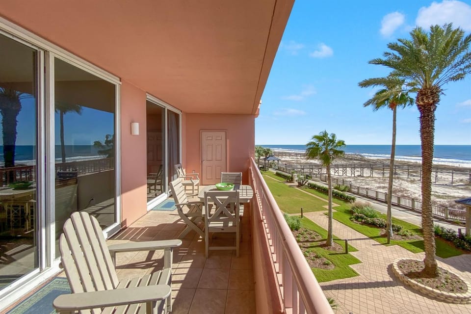 Doral 306 l Beachfront l Amazing View PoolsHot Tubs Resort 3rd-floor Apartment in Alabama