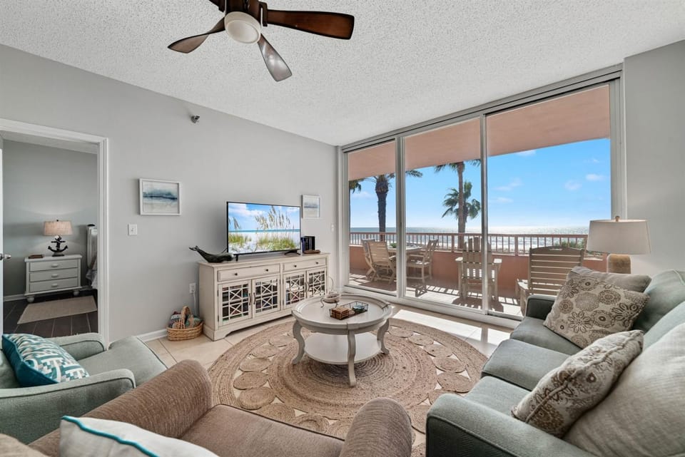 Doral 306 l Beachfront l Amazing View PoolsHot Tubs Resort 3rd-floor Apartment in Alabama