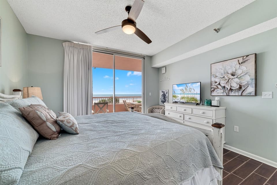 Doral 306 l Beachfront l Amazing View PoolsHot Tubs Resort 3rd-floor Apartment in Alabama
