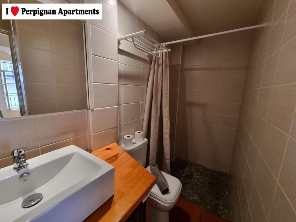 Shower, Toilet