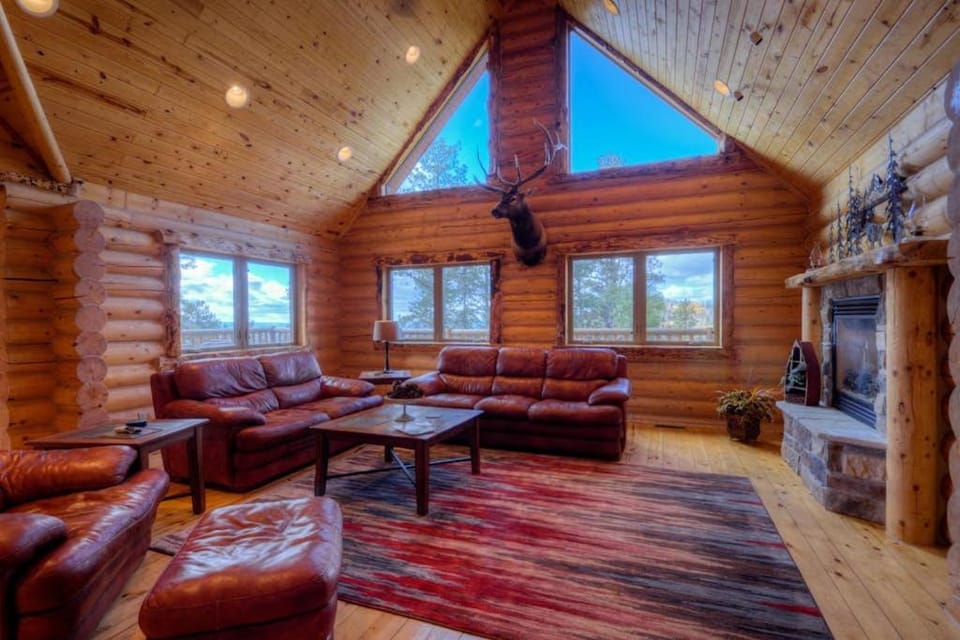 Black Diamond Lodge House in North Lawrence