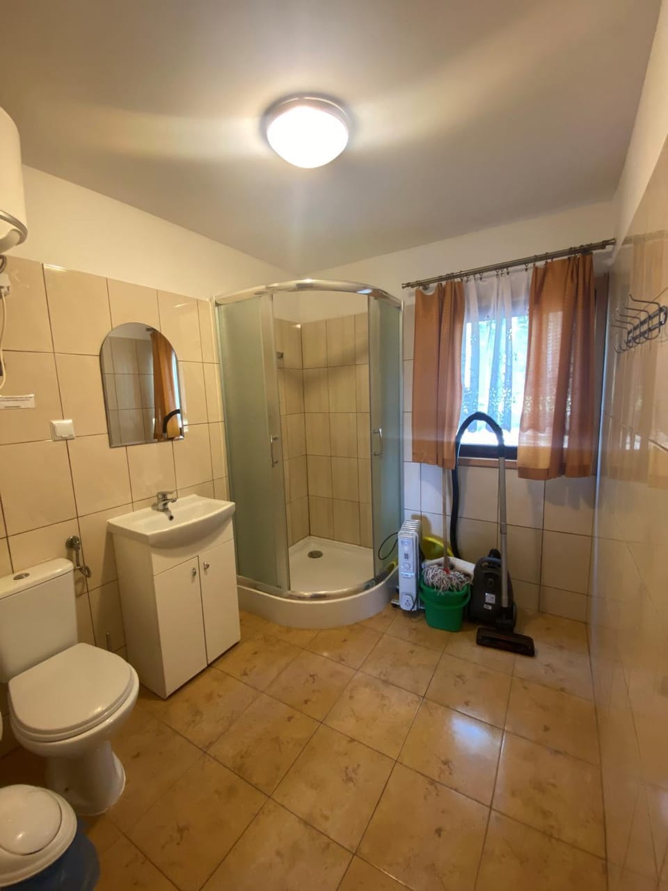 Shower, Toilet