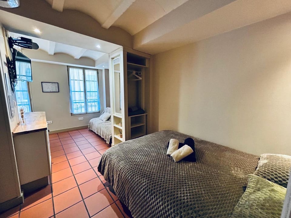 Photo of the whole room, Seating area, Dining area, Bedroom