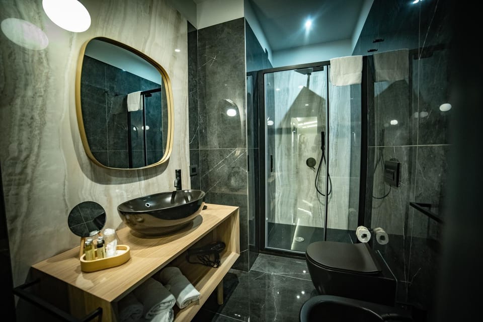 Shower, Toilet, Bathroom, towels