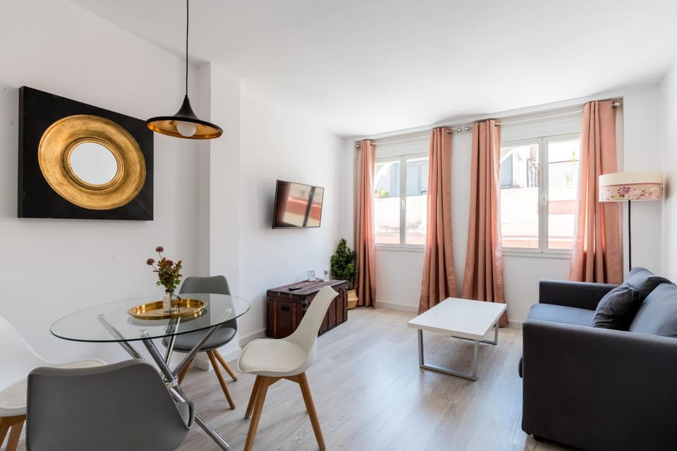 TV and multimedia, Living room, Seating area, Dining area