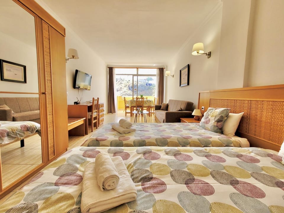 Bed, Living room, Photo of the whole room, Bedroom
