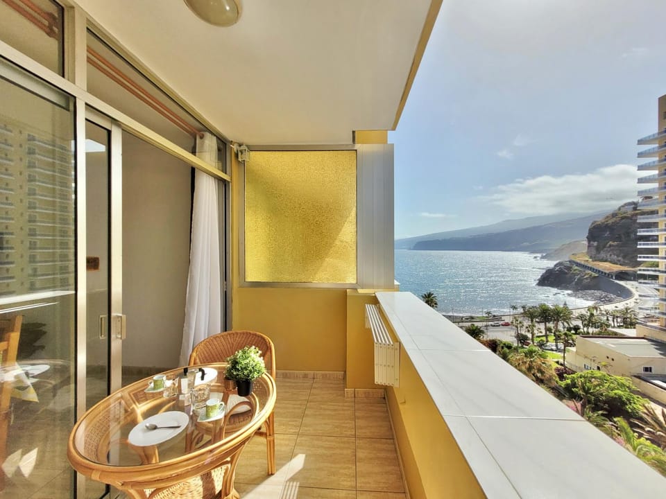 View (from property/room), Balcony/Terrace, Sea view