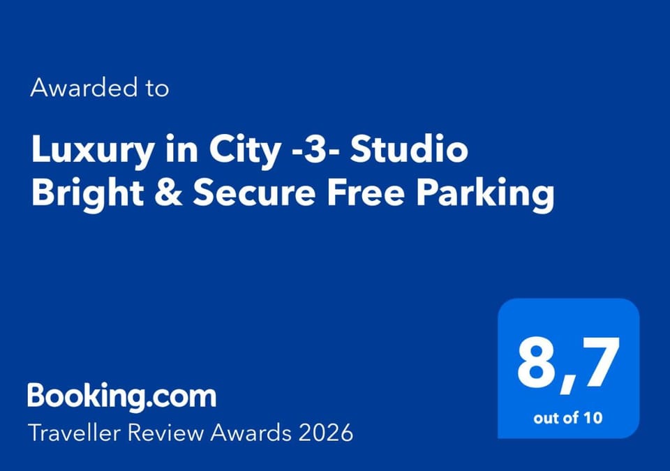 Luxury in City -3- Studio Bright & Secure Free Parking Apartment in Masovian Voivodeship