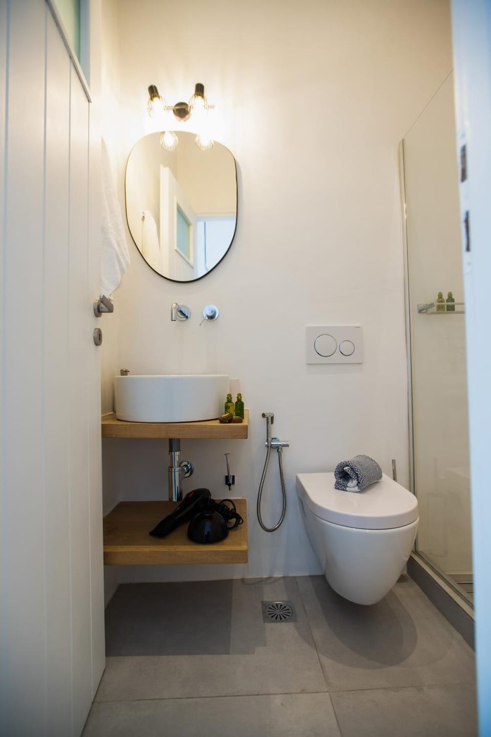 Toilet, Bathroom, towels
