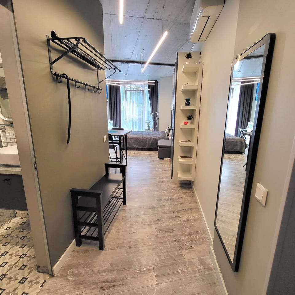 Photo of the whole room, Bedroom, wardrobe