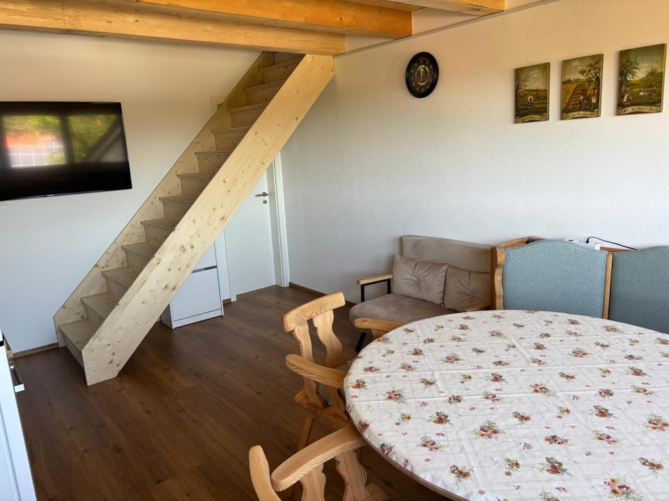 TV and multimedia, Living room, Photo of the whole room, Seating area