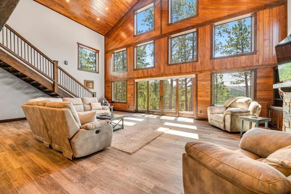 Whiskey Ridge Lodge House in North Lawrence