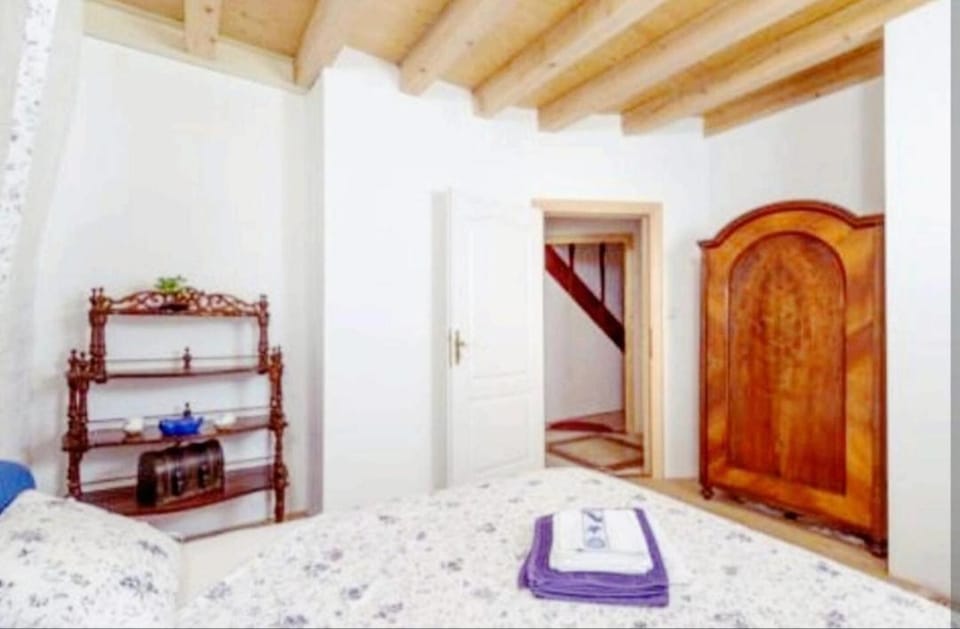 HVAR HEART HERITAGE STONE HOUSE 2 floors, up to 6 persons House in Stari Grad