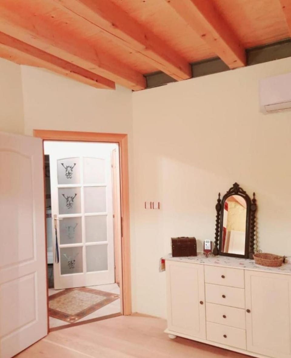 HVAR HEART HERITAGE STONE HOUSE 2 floors, up to 6 persons House in Stari Grad