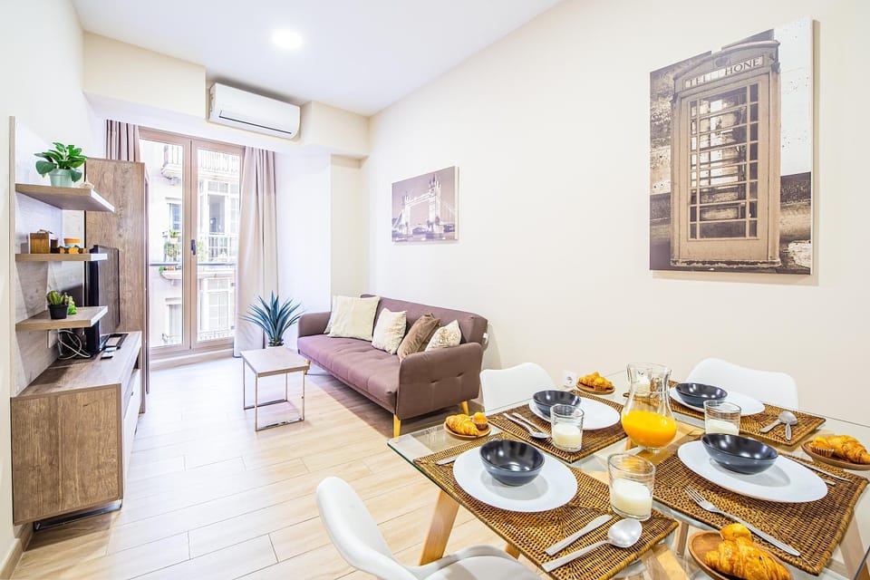 Coffee/tea facilities, Kitchen or kitchenette, Living room, Lounge or bar, Food and drinks, Seating area, Food, minibar, air conditioner
