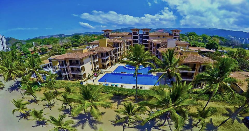 BEACHFRONT Condo Bahia Encantada L1 Jaco Beach Apartment in Jaco