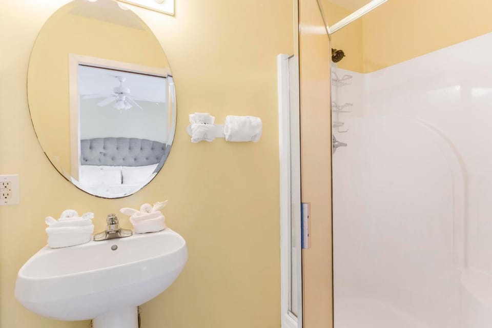 Sandy Feet Retreat by Vacation Homes Collection House in West Beach
