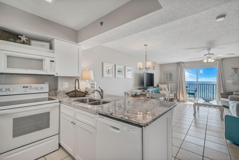 Fourwinds 803-Beachfront condo l Hall Bunks l less crowded beaches Views Apartment in Orange Beach