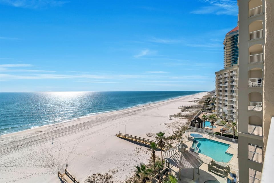 Fourwinds 803-Beachfront condo l Hall Bunks l less crowded beaches Views Apartment in Orange Beach