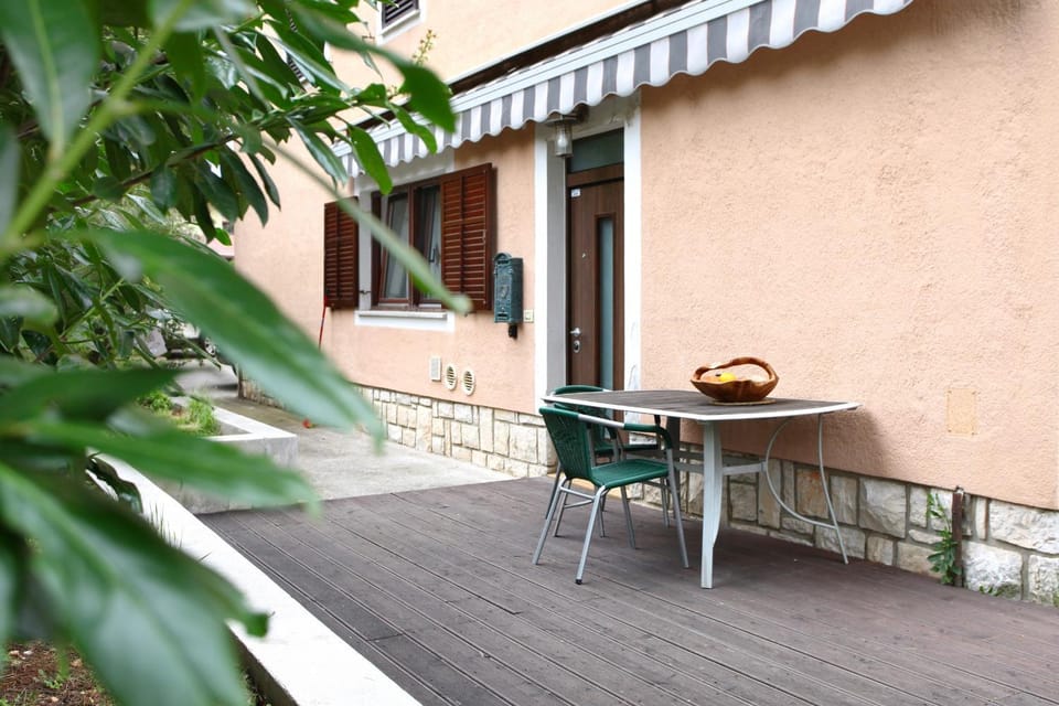 Facade/entrance, Balcony/Terrace, Seating area