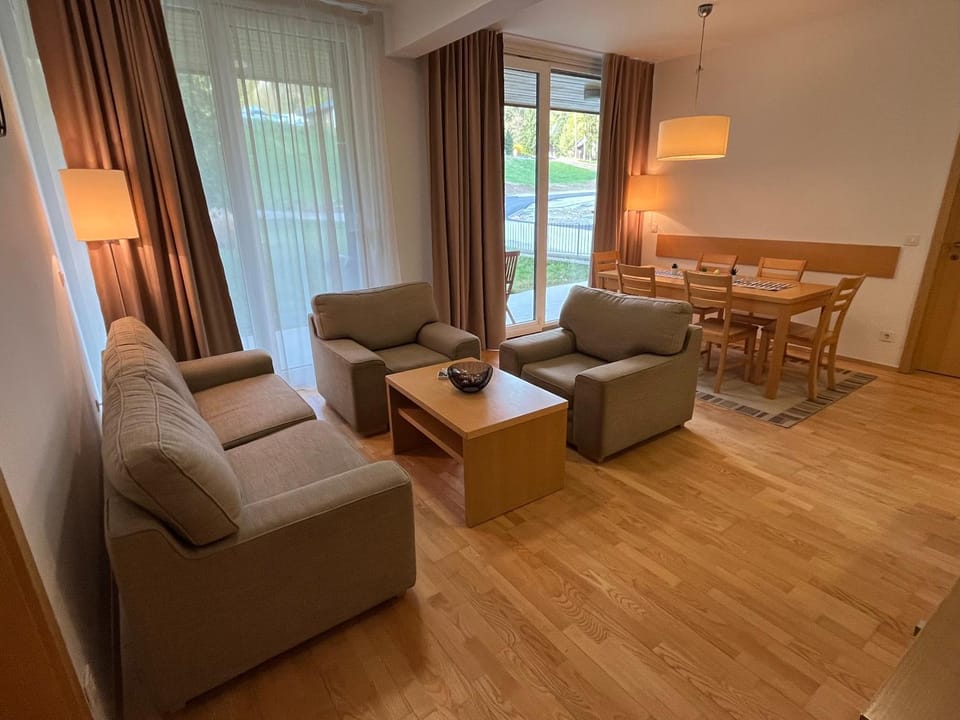 Living room, Seating area