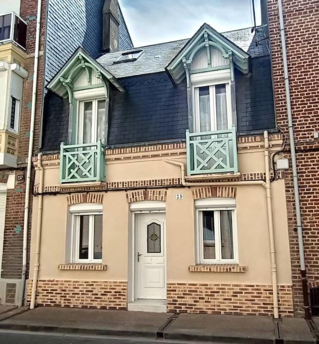 Logement dans maison de pêcheur Apartment in Normandy