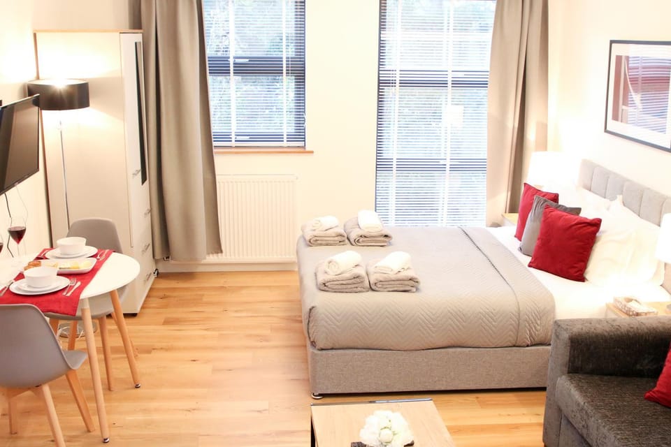 Bed, Seating area, Bedroom