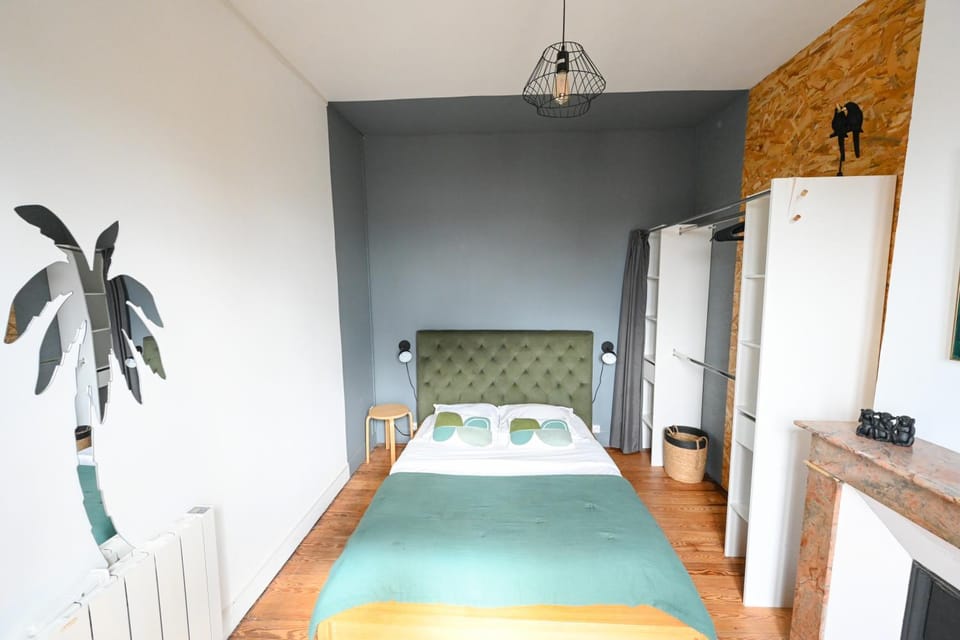 Bed, Bedroom, flat iron